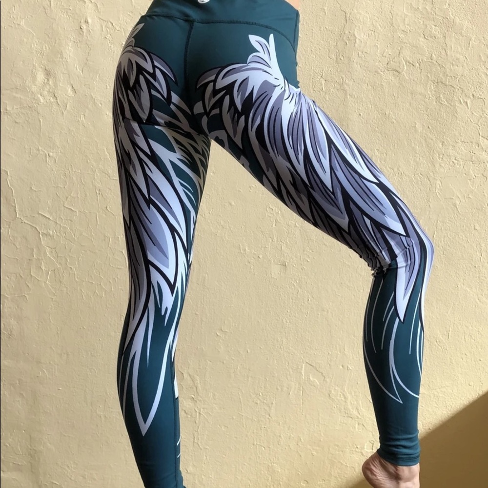 Reversible Wing leggings. Good for yoga, barre S